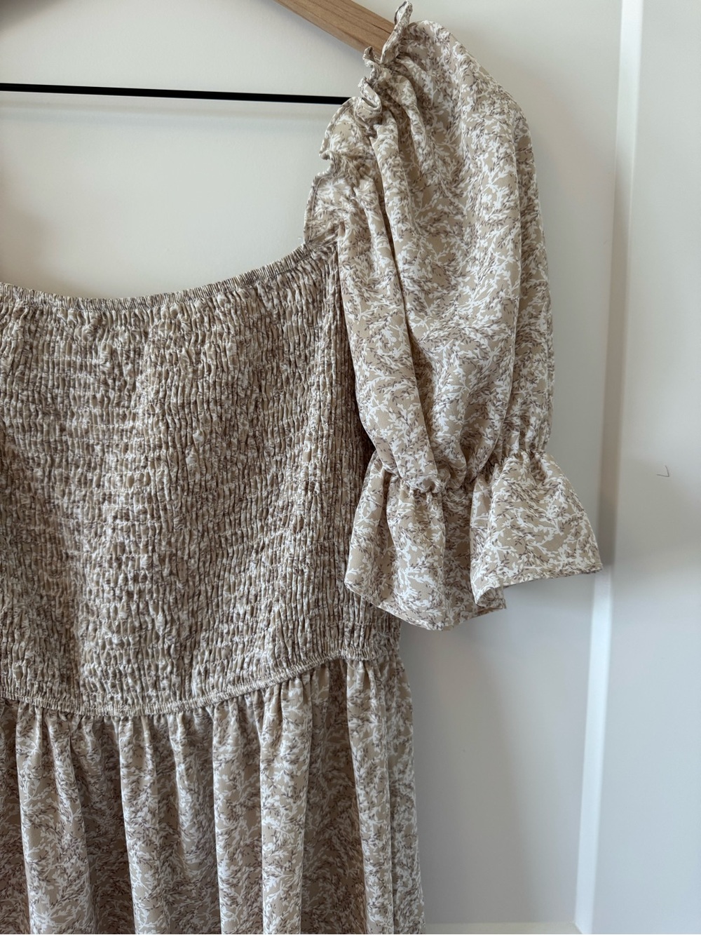 Beige Floral Smocked Puff Sleeve Sun Dress Size XL - Picture 2 of 3